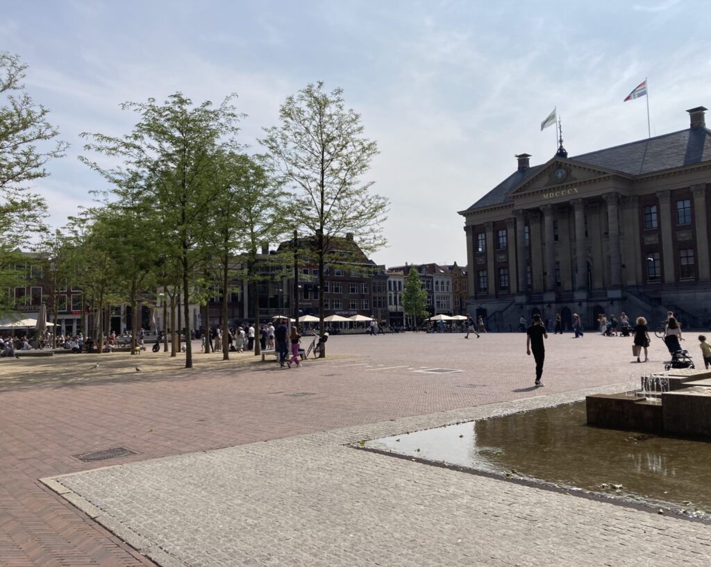 Grote Markt in Groningen mit Stadshuis im Hintergrund